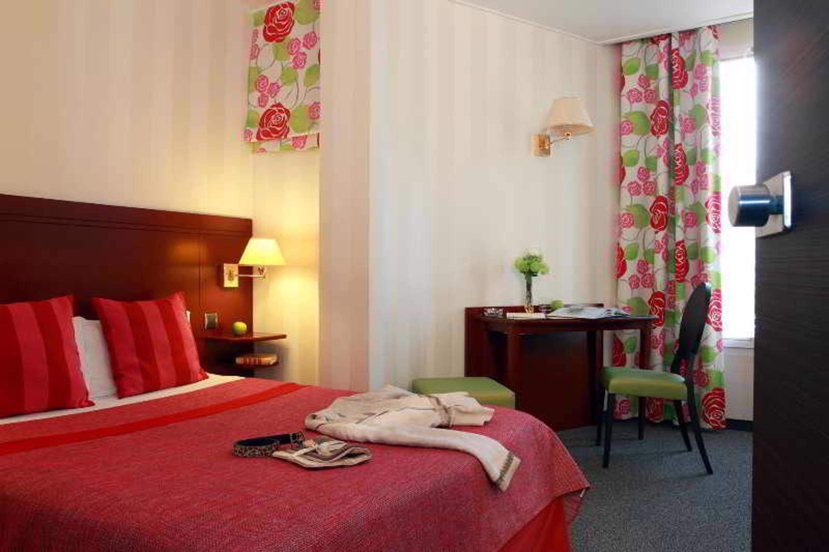 Hotel Espace Champerret Levallois-Perret Exterior photo