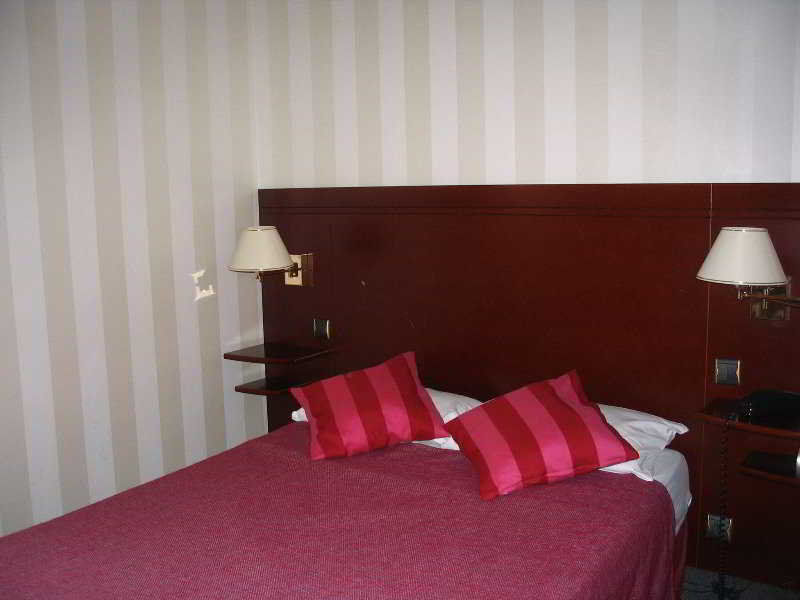 Hotel Espace Champerret Levallois-Perret Exterior photo